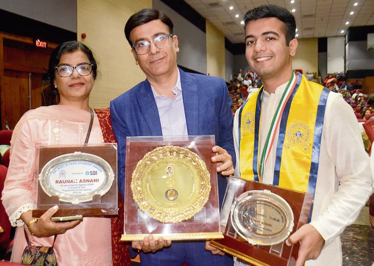 IIT ISM : सातवीं क्लास से बग खोज रहे हैं प्रेसिडेंट गोल्ड मेडलिस्ट रौनक