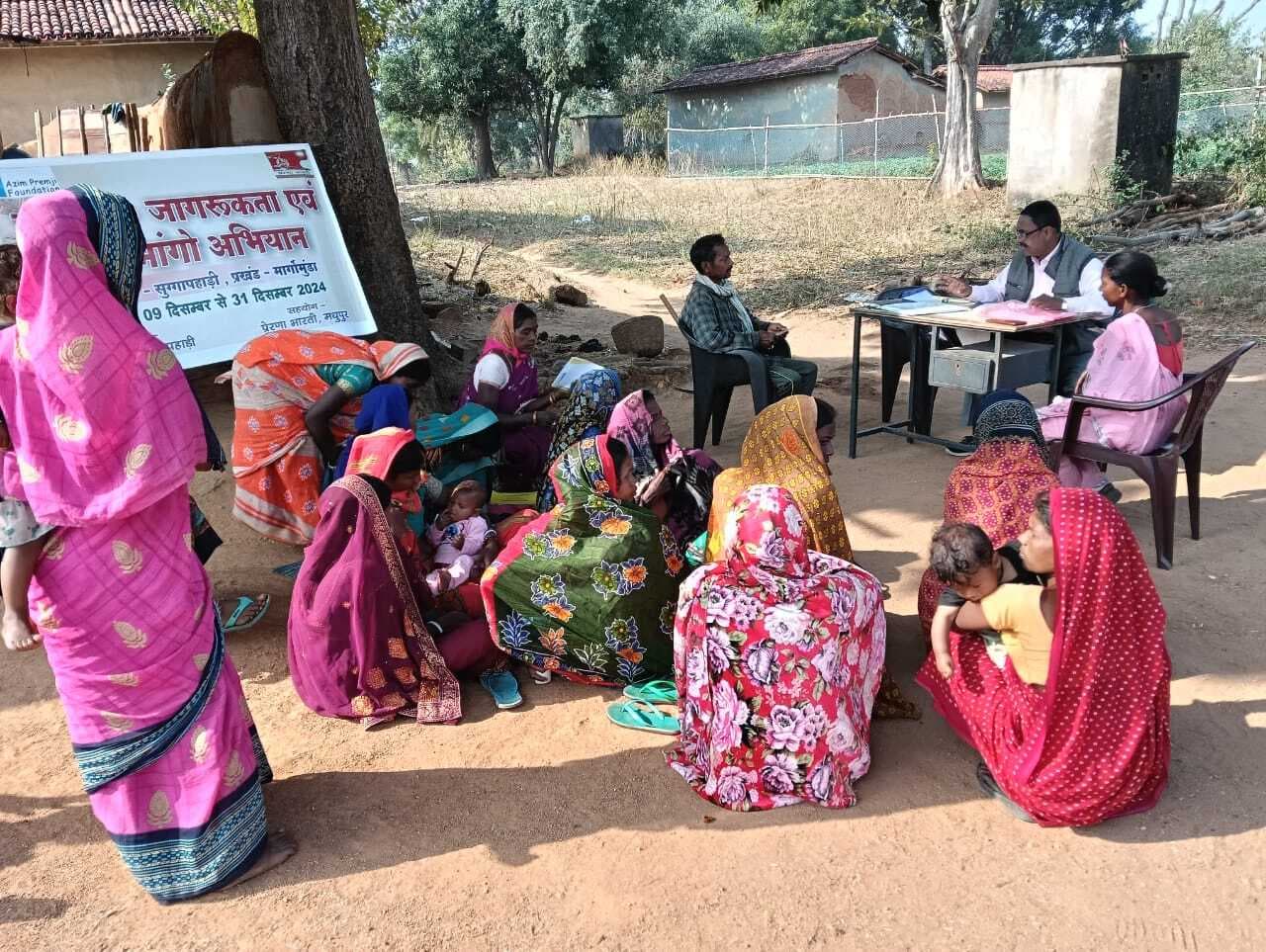 मनरेगा के तहत काम की मांग के लिए लिया आवेदन