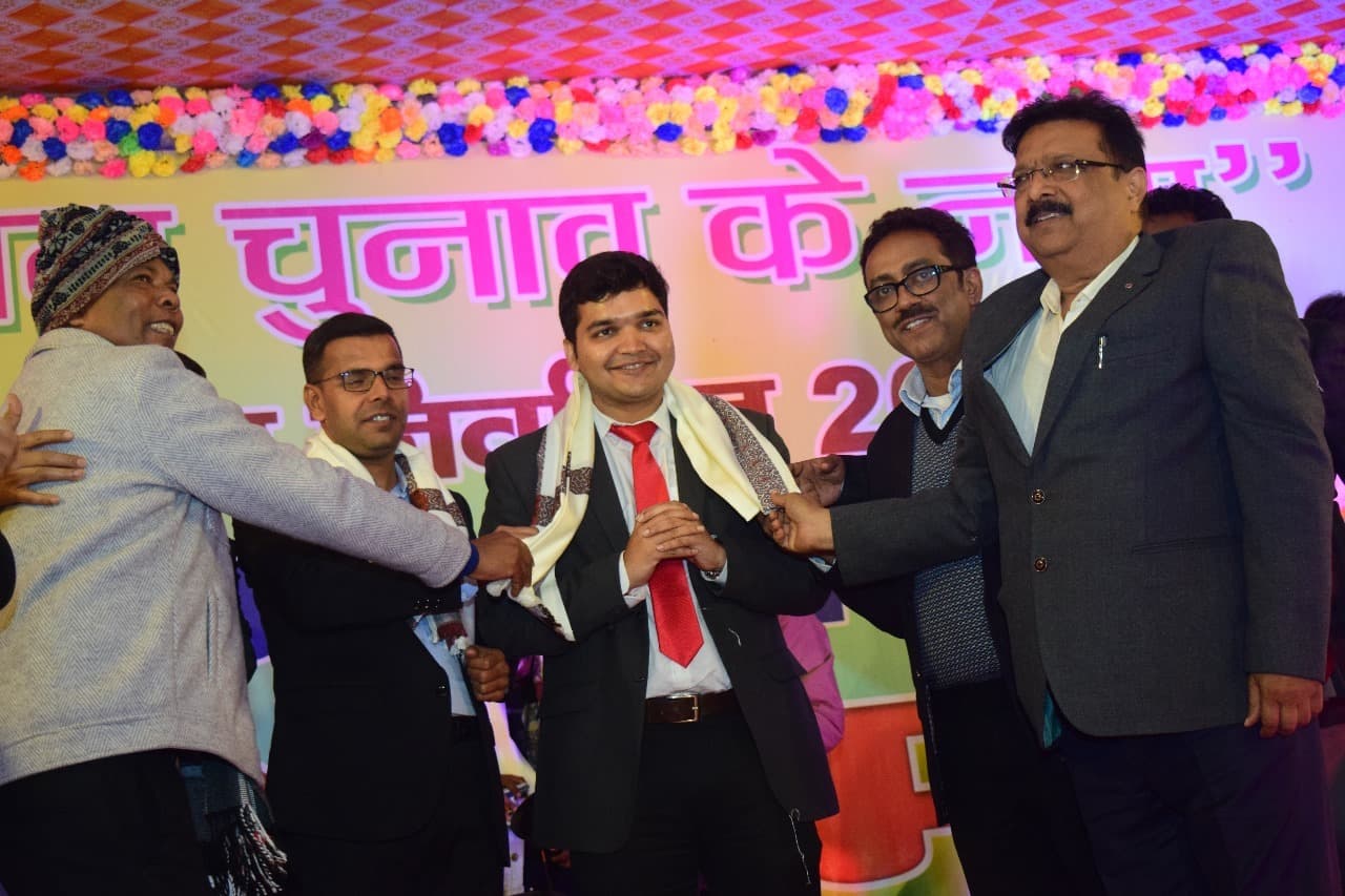 विधानसभा चुनाव में बेहतर काम करने वालों किया गया सम्मानित