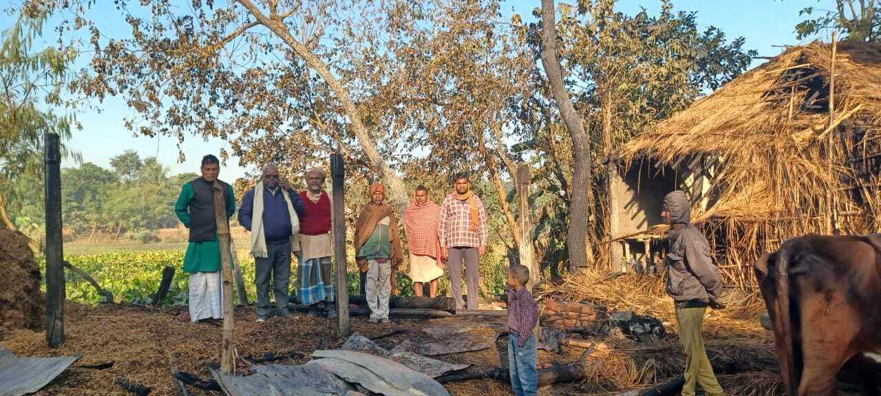 अलाव से लगी आग, चार झोपड़ी जली