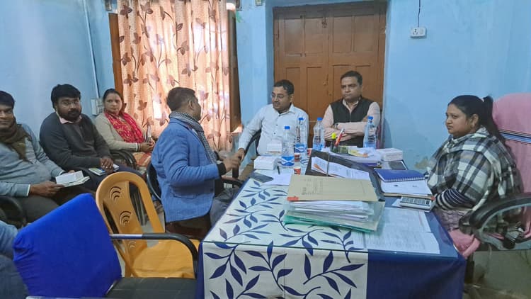 बीडीओ ने बैंकर्स के साथ की बैठक, क्रेडिट कैंप लगाने का दिया निर्देश