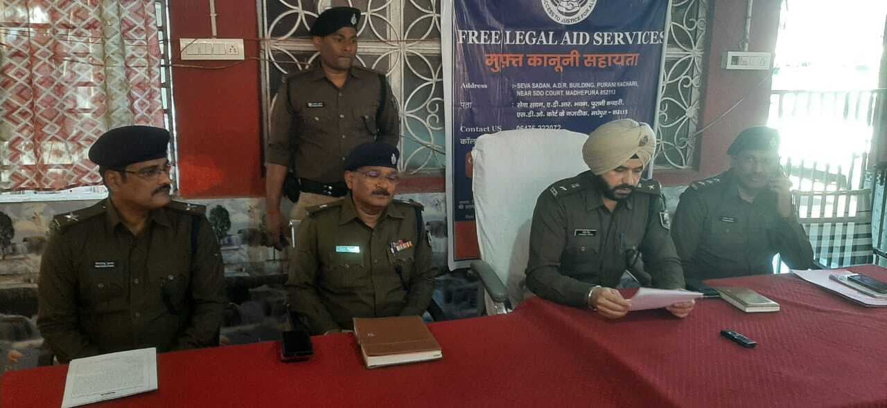 पेट्रोल पंप से रुपया छिनतई करने वाला मुख्य आरोपी हथियार के साथ गिरफ्तार