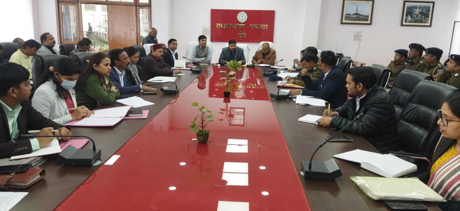 पदाधिकारी अवैध उत्खनन और परिवहन पर लगायें रोक : उपायुक्त