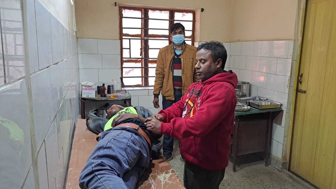 बाइक से गिरकर युवक घायल