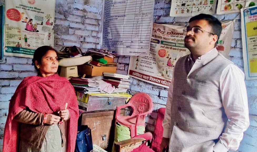 अनुमंडल पदाधिकारी ने स्कूल व स्वास्थ्य केंद्रों का किया निरीक्षण