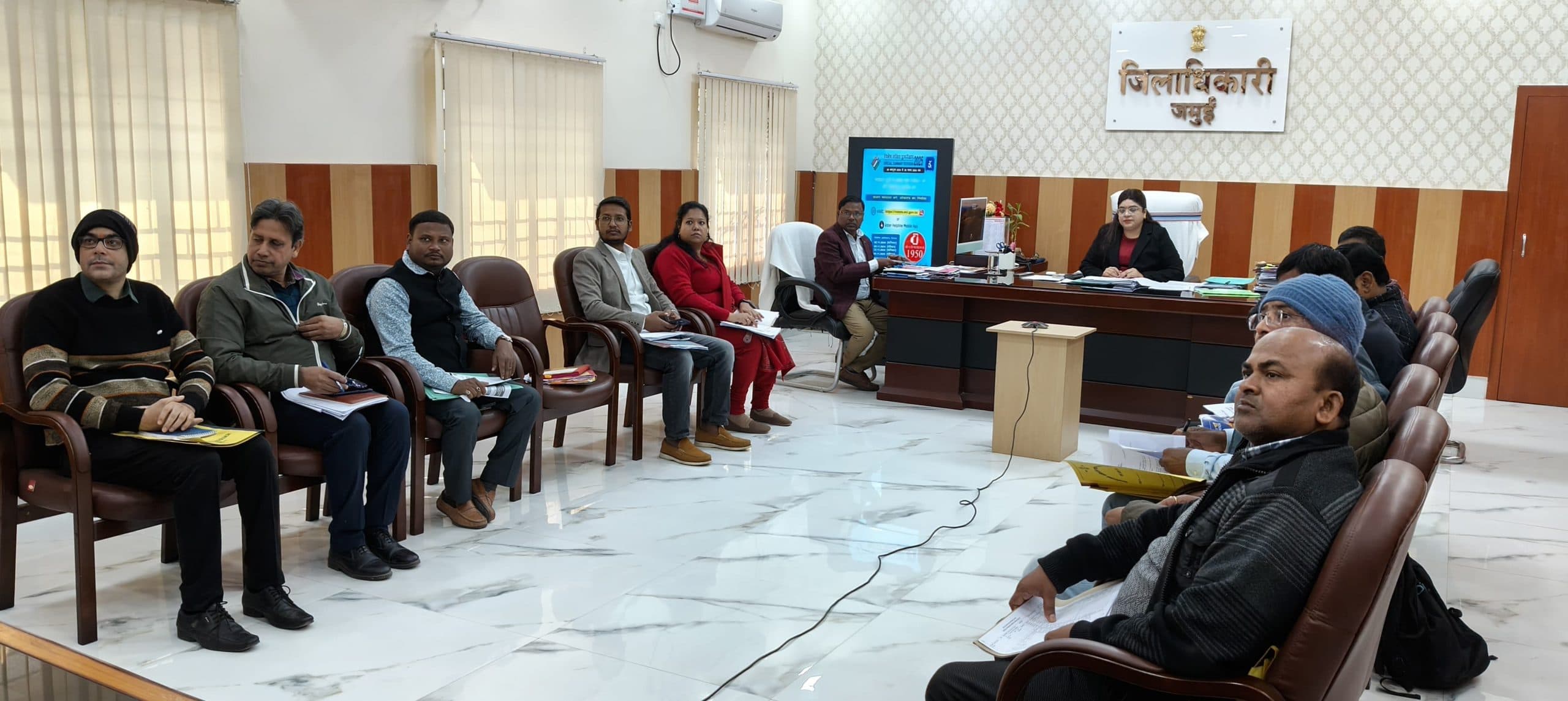 विकास योजनाओं के प्राथमिकता के आधार पर दें गति- डीएम