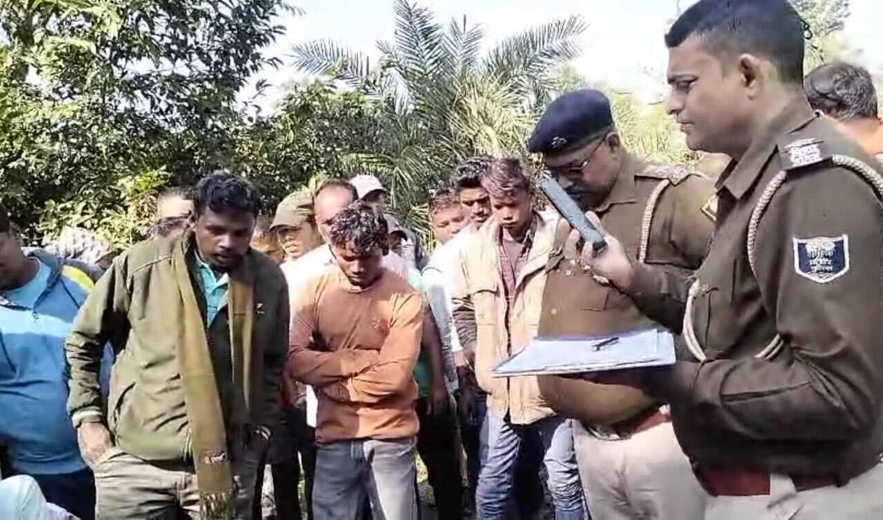 युवक की हत्या कर शव को अरहर की खेत में फेंकाश्