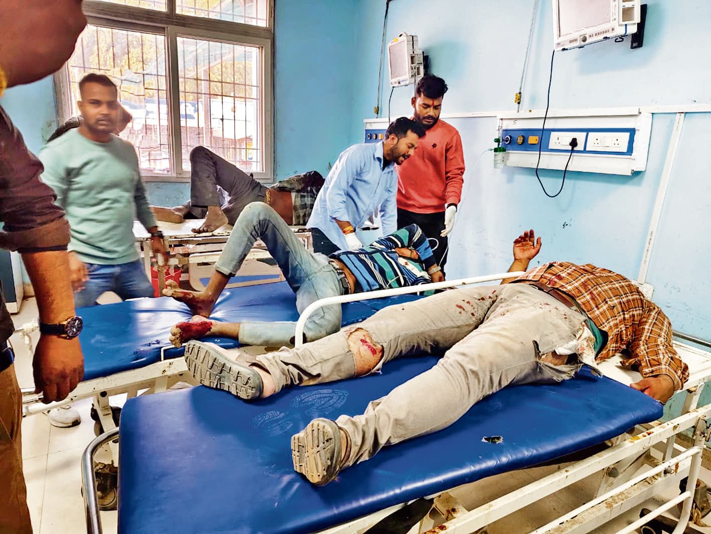 सड़क हादसे में दुधमुंहे बच्चे की मौत नाना-मामा समेत तीन लोग जख्मी