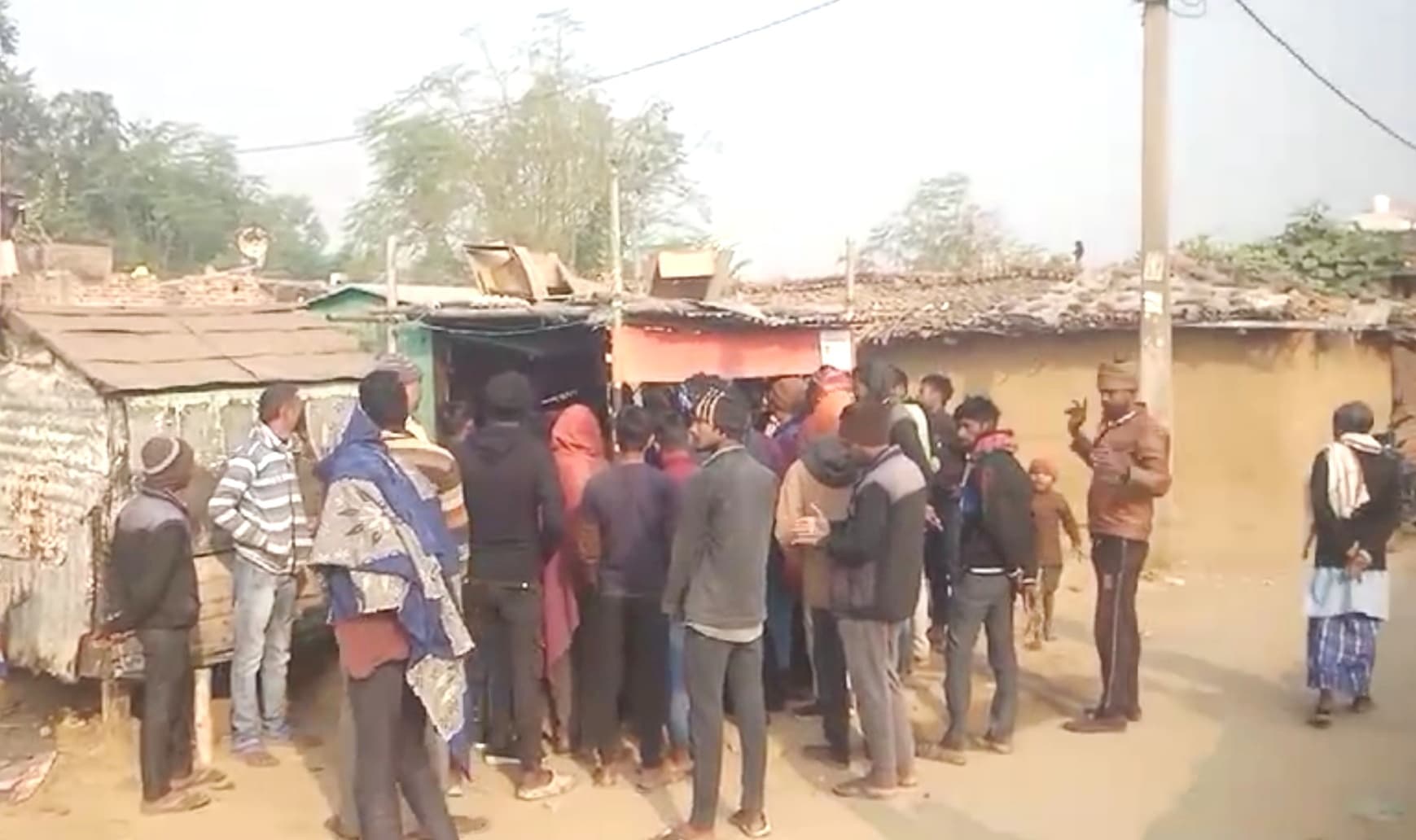 Aurangabad News : दुकान का ताला तोड़ चोरों ने चुराये मुर्गा-मुर्गी