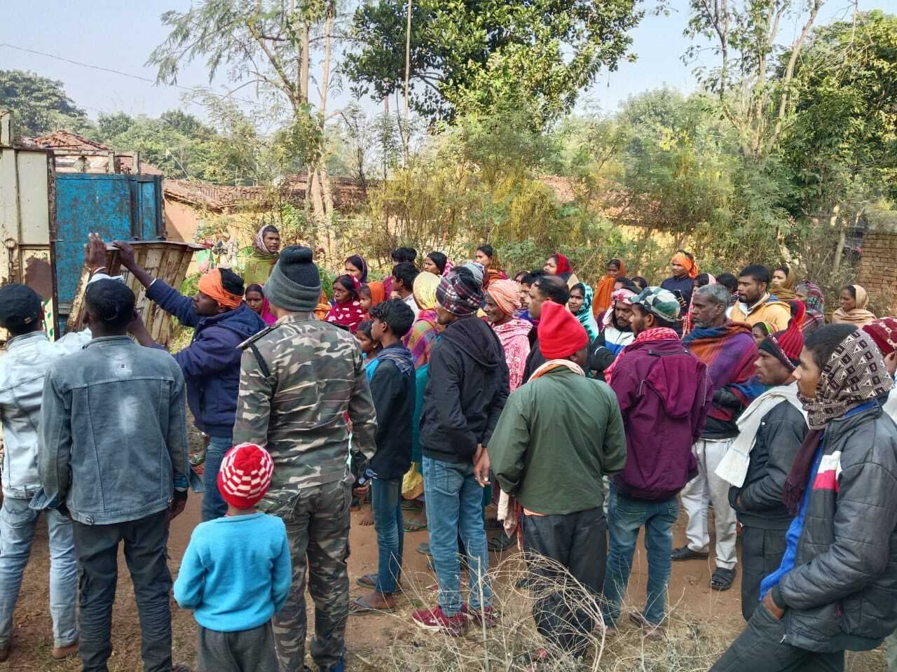 संदिग्ध परिस्थिति में घर में रस्सी से झूलता मिला महिला का शव