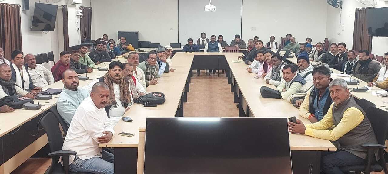 धान खरीद में तेजी लाएं पैक्स अध्यक्ष : डीएम