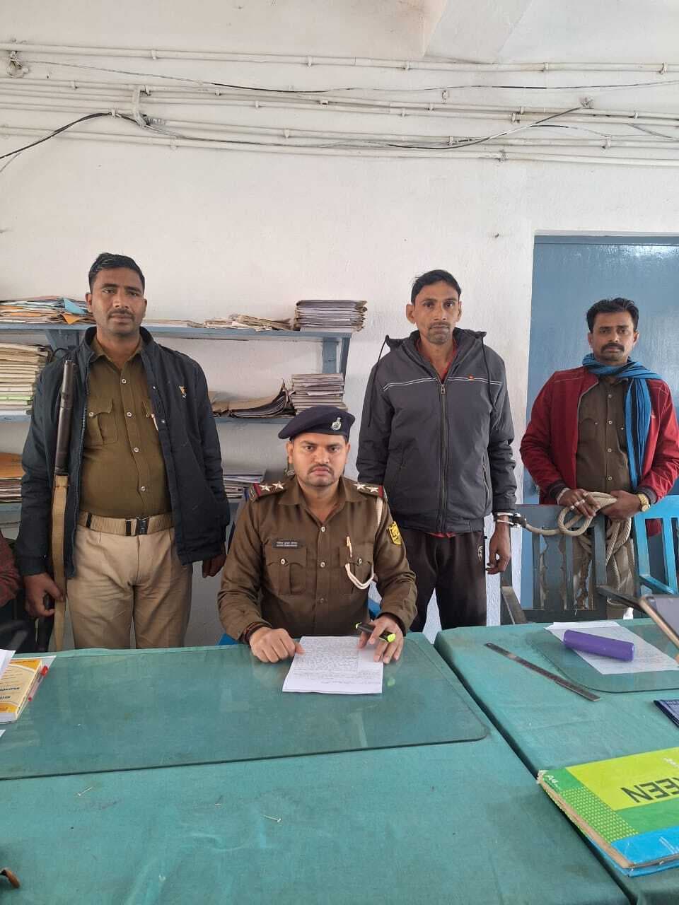 पसराहा के सौंडिहा से 50 हजार का इनामी बदमाश गिरफ्तार