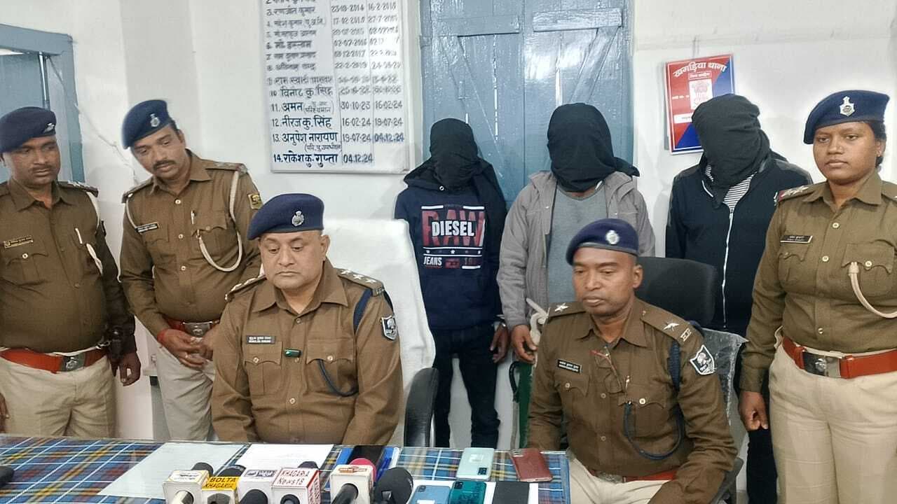 चोरी की गयी मोटरसाइकिल के साथ गोगरी का तीन चोर गिरफ्तार, बाइक बरामद