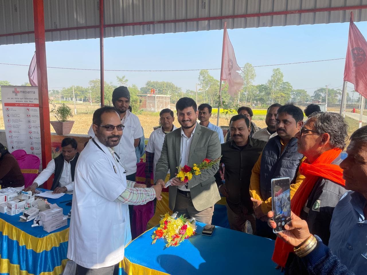 Katihar news : गोरखनाथ धाम में लगा स्वास्थ्य शिविर, 150 रोगियों की हुई जांच