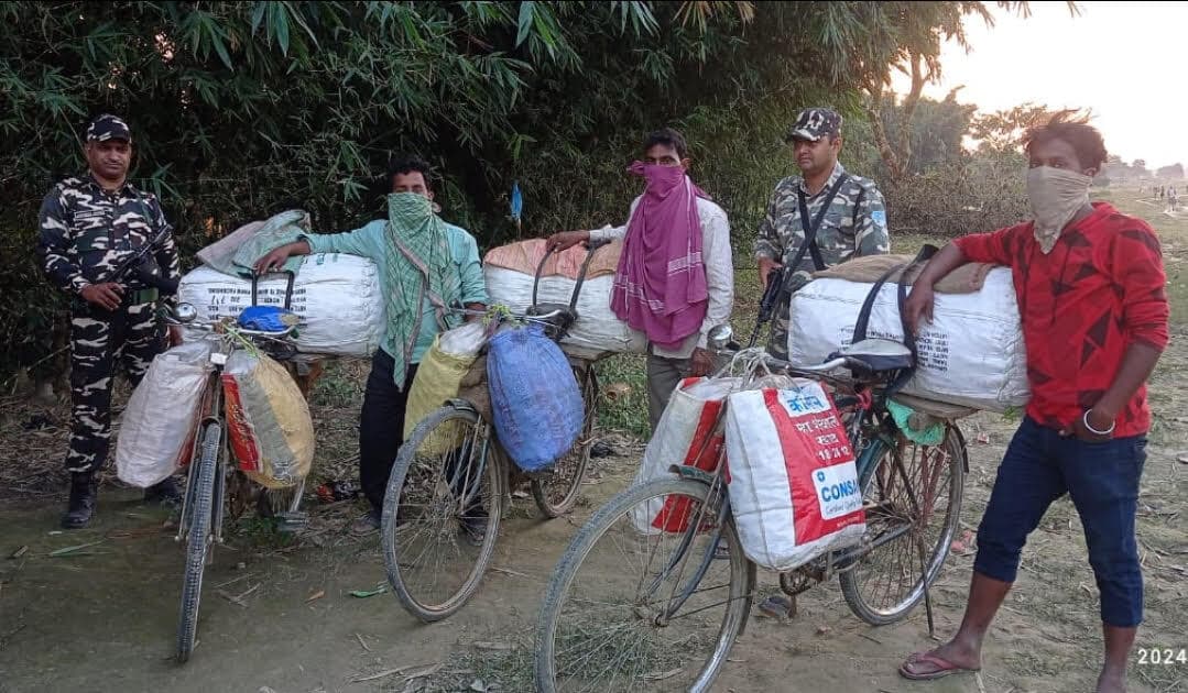 तस्करी का 260 किलो लहसुन के साथ तीन लोग गिरफ्तार