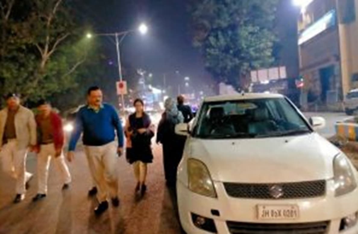 Jamshedpur news : नो पार्किंग जोन में खड़े वाहनों के मालिकों से एसडीओ ने वसूला जुर्माना, कही ये बात