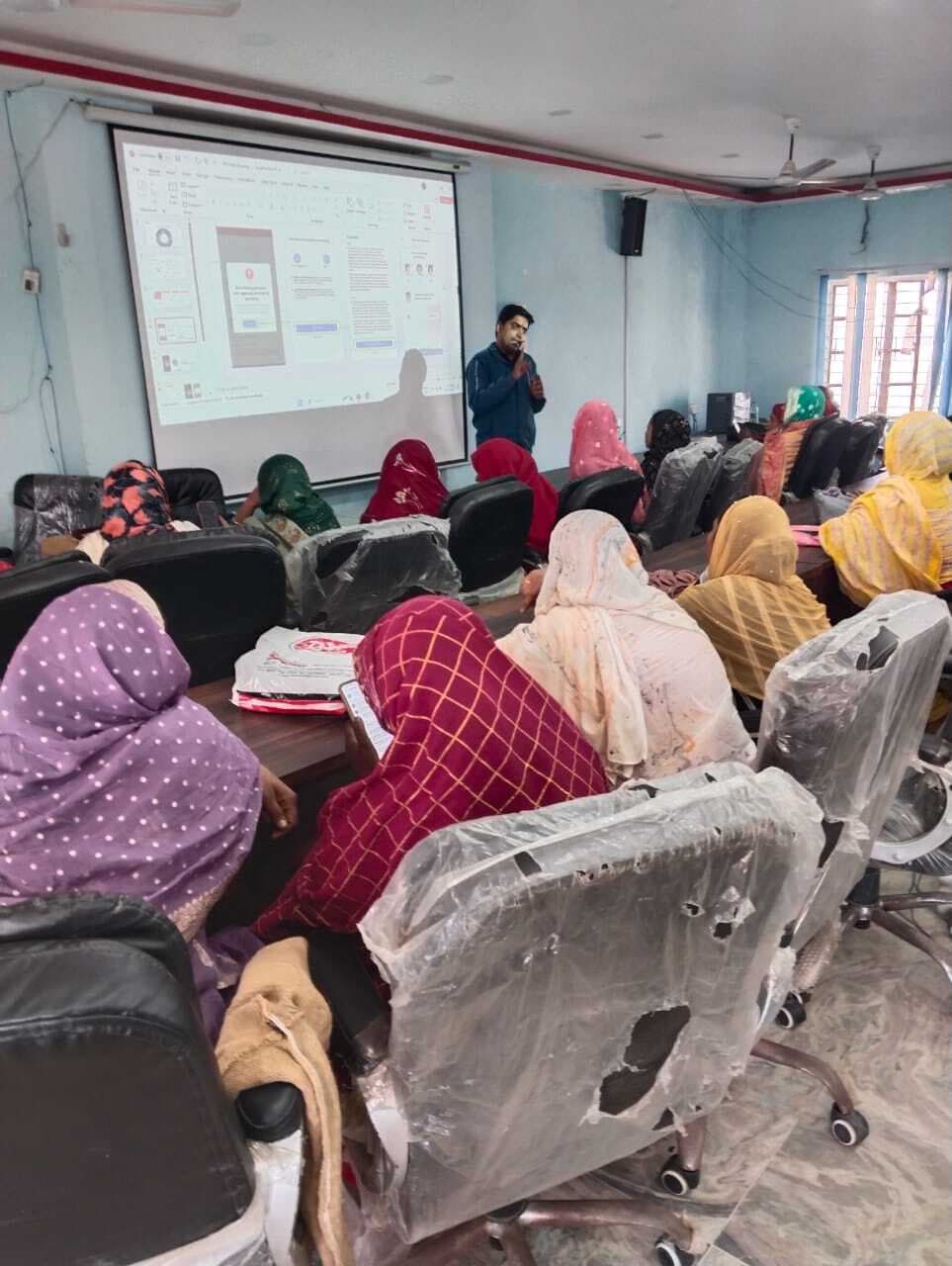 सेविकाओं को दी पोषण ट्रैकर एप की जानकारी