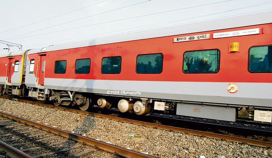 Gaya News : महत्वपूर्ण ट्रेनों को फॉग सेफ डिवाइस से करेंगे लैस, तैयारियां शुरू