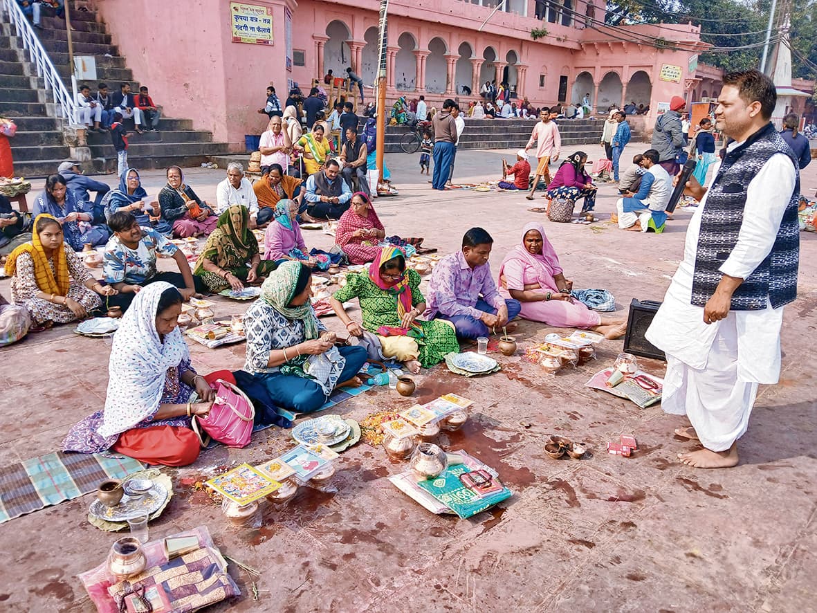 Gaya News : दूसरे दिन सबसे अधिक मध्य प्रदेश व गुजरात से आये श्रद्धालुओं ने किया पिंडदान का कर्मकांड