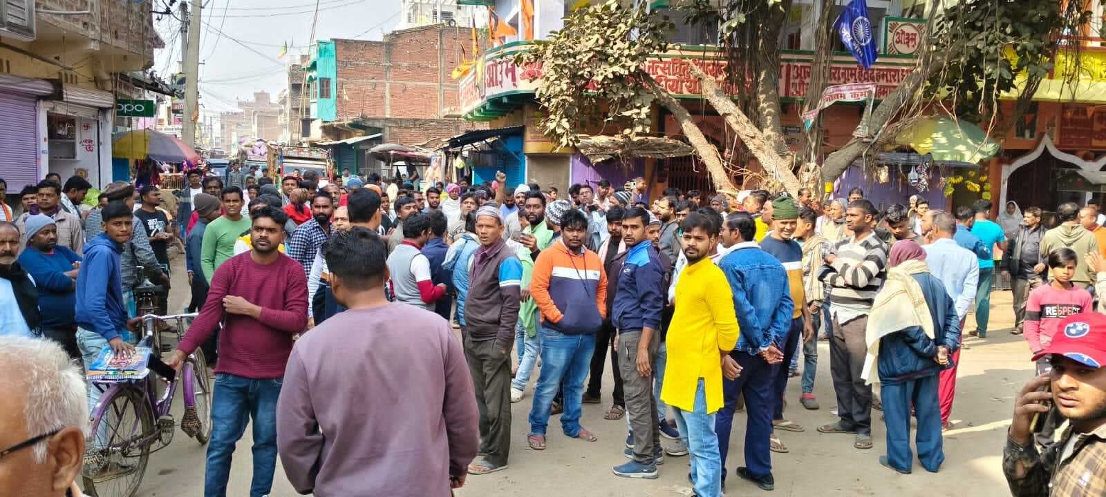 बंद घर का ताला तोड़कर चोरों ने उड़ायी लाखों की संपत्ति