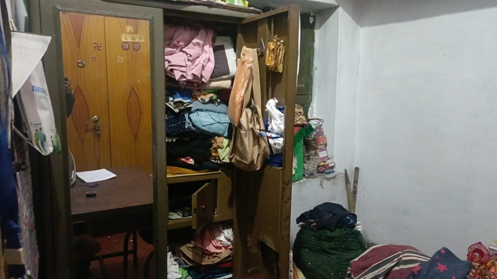 Giridih News: घर से दिनदहाड़े चार लाख के आभूषण की चोरी