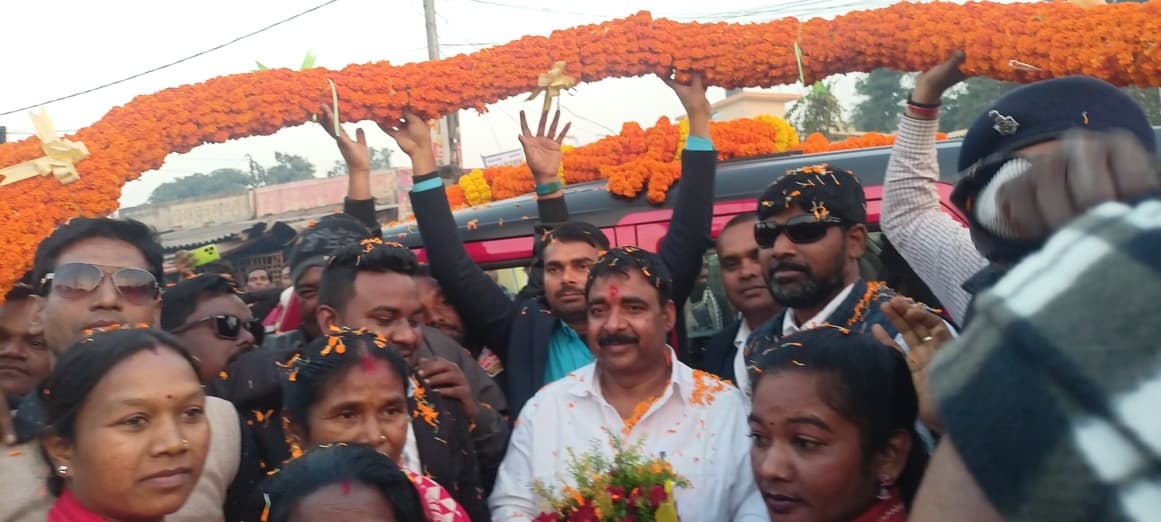 झामुमो कार्यकर्ता व गठबंधन नेताओं ने श्रम मंत्री का किया स्वागत