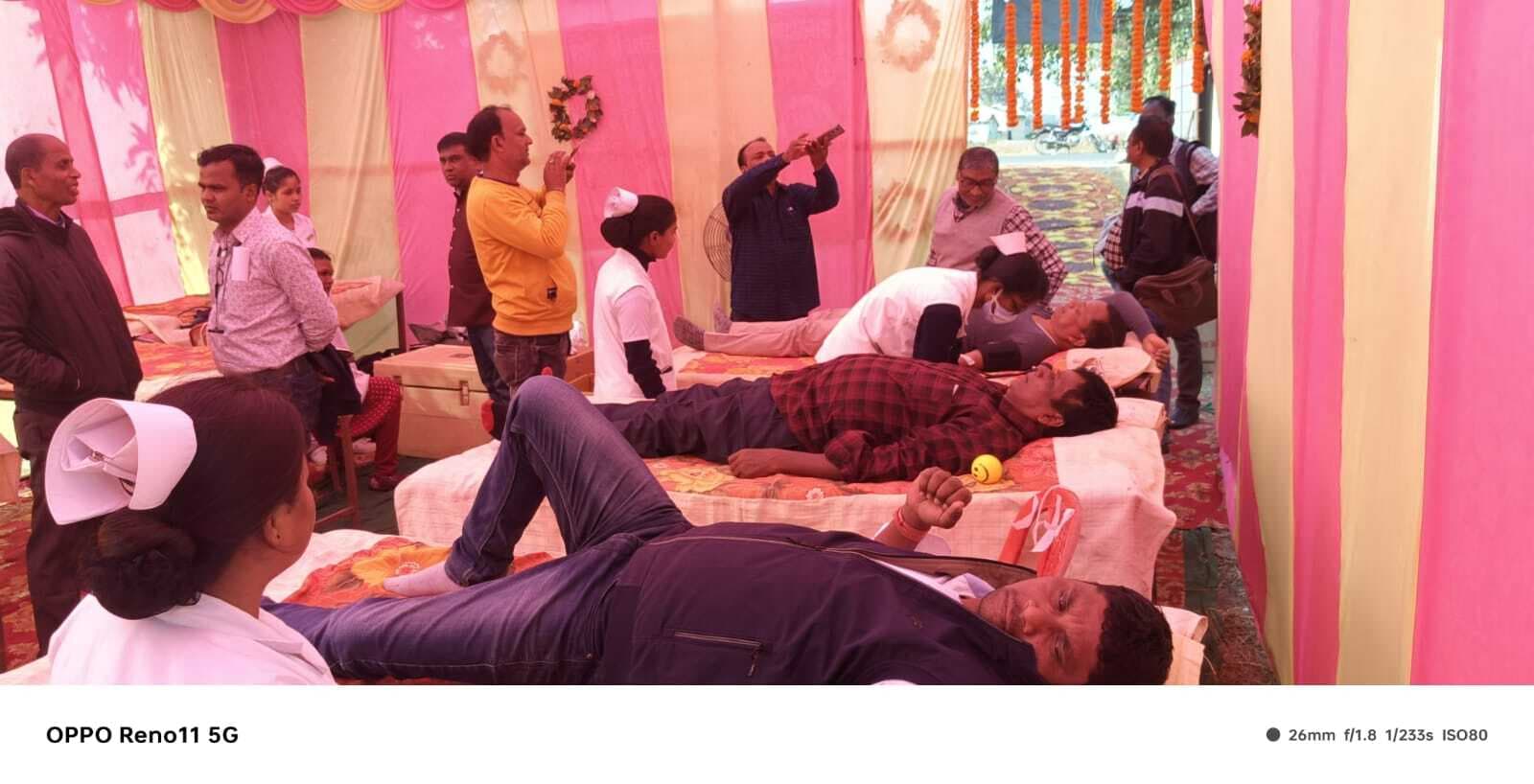 Chaibasa News : रक्तदान कर लोगों की जिंदगी बचा रहे युवा : जेजे षाड़ंगी