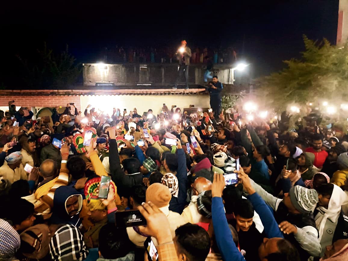 Gopalganj News  : मनीष तिवारी अमर रहे से गूंजता रहा भोरे, राजकीय सम्मान के साथ हुआ अंतिम संस्कार