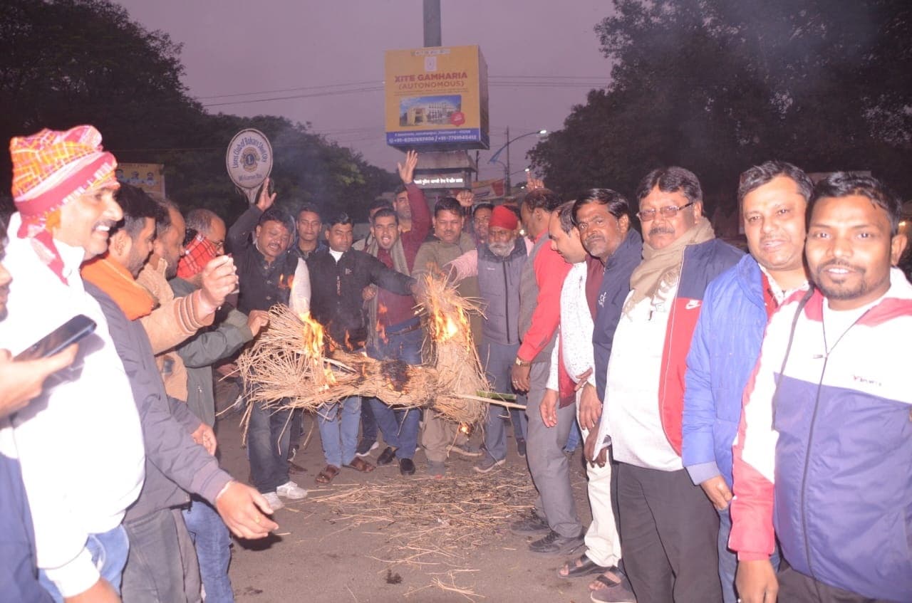 Bokaro News : छात्रों पर लाठीचार्ज के विरोध में भाजयुमो बोकारो ने किया राज्य सरकार का पुतला दहन