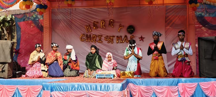 Chaibasa News : शांति और प्रेम का संदेश देता है क्रिसमस : रंजीत यादव