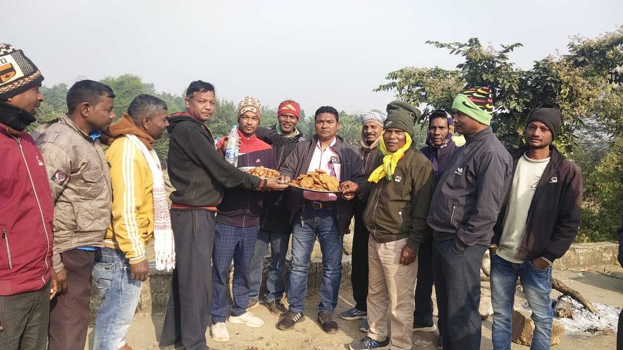 East Singhbhum : बागजांता माइंस : मजदूरों का आंदोलन जारी, नो वर्क नो पे की नोटिस लगी