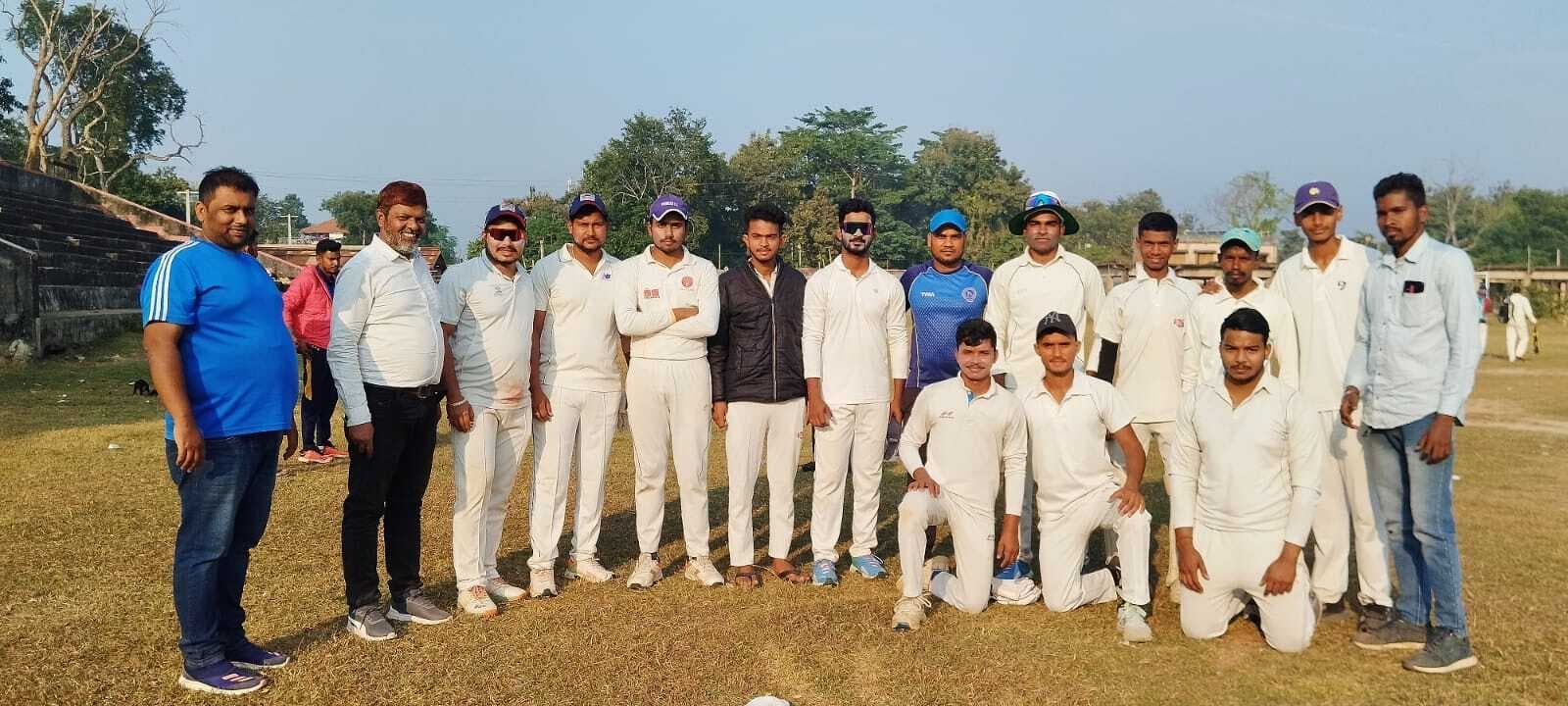 East Singhbhum : 17वीं विजय बोस क्रिकेट प्रतियोगिता का तीसरा क्वार्टर फाइनल, चाकुलिया को हराकर करनडीह सेमीफाइनल में