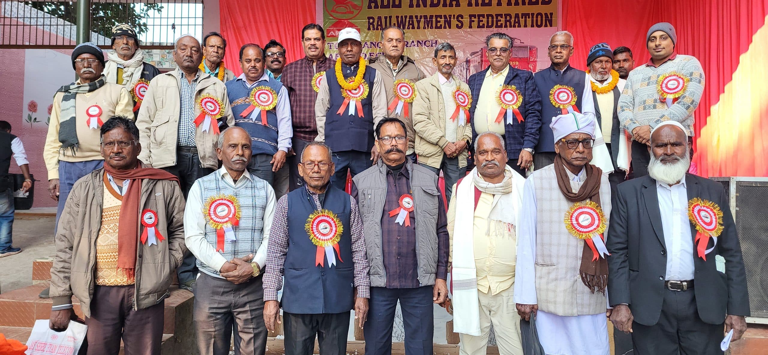 Dhanbad News: रिटायर्ड रेलवे मेंस फेडरेशन ने मनाया पेंशनर दिवस