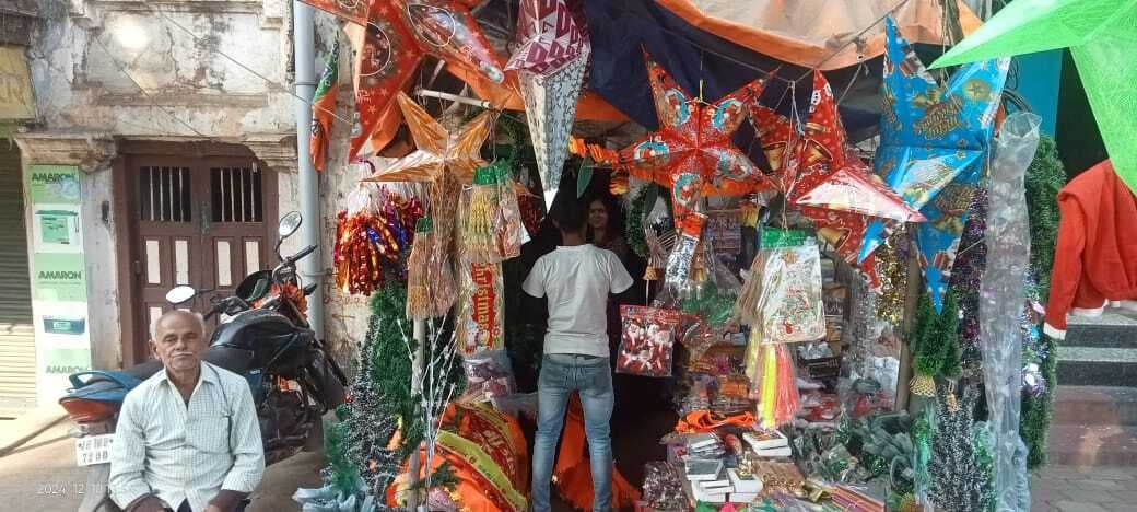 क्रिसमस की तैयारियों ने पकड़ी रफ्तार, बाजारों में बढ़ी रौनक