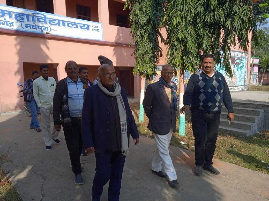 महाविद्यालय के सचिव ने किया औचक निरीक्षण