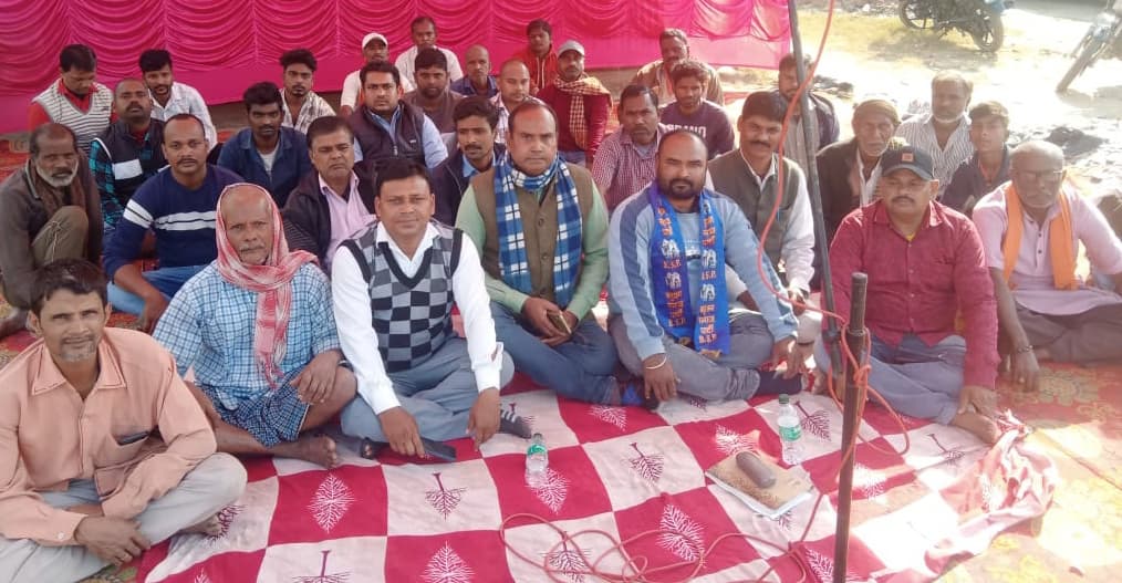 नेवालाल चौक पर ओवर ब्रिज की मांग को लेकर बसपा का धरना