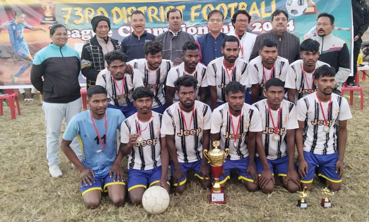 कसवा फुटबॉल क्लब ने जमाया कप पर कब्जा