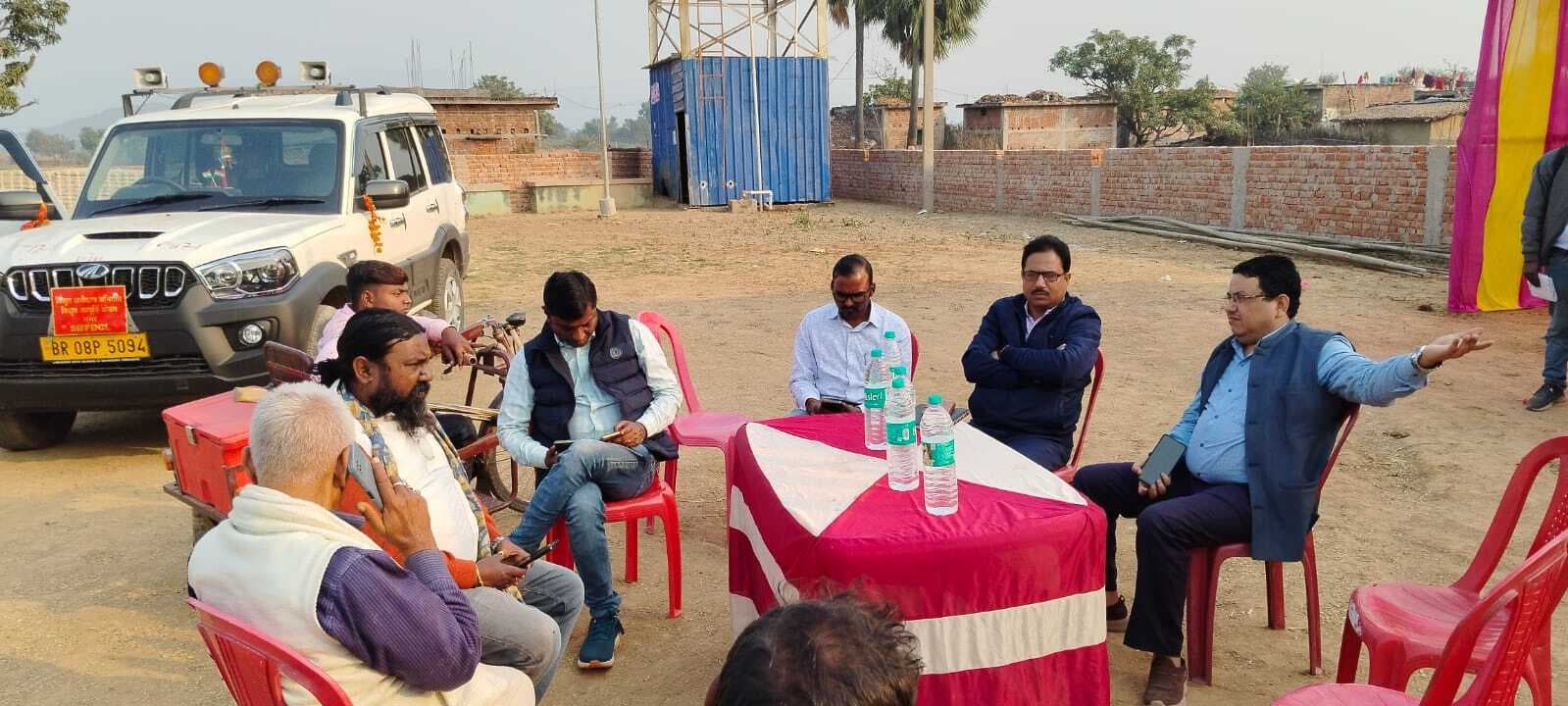 जर्जर तार व खंभों को जल्द हटायें: अधीक्षण अभियंता