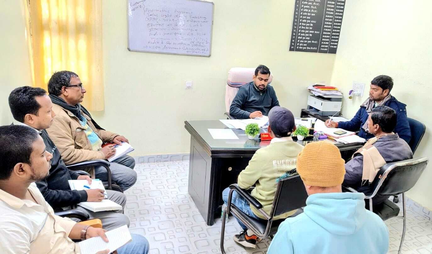 एक सप्ताह के अंदर सभी पंचायतों में खराब पड़े पैडल रिक्शा को करायें ठीक: बीडीओ