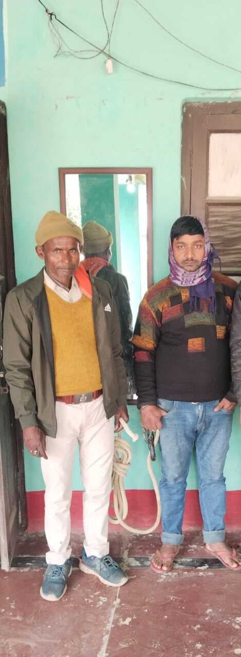 प्रतिबंधित सिरप के साथ दो युवक गिरफ्तार