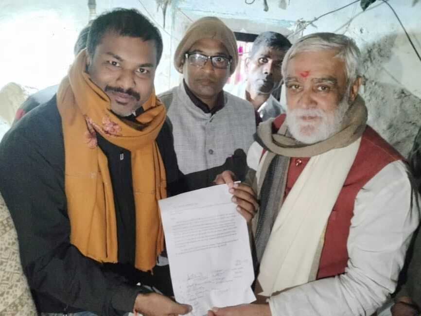 पूर्व केंद्रीय मंत्री पहुंचे भाजपा जिलामंत्री के घर, हत्या पर जताया दुख