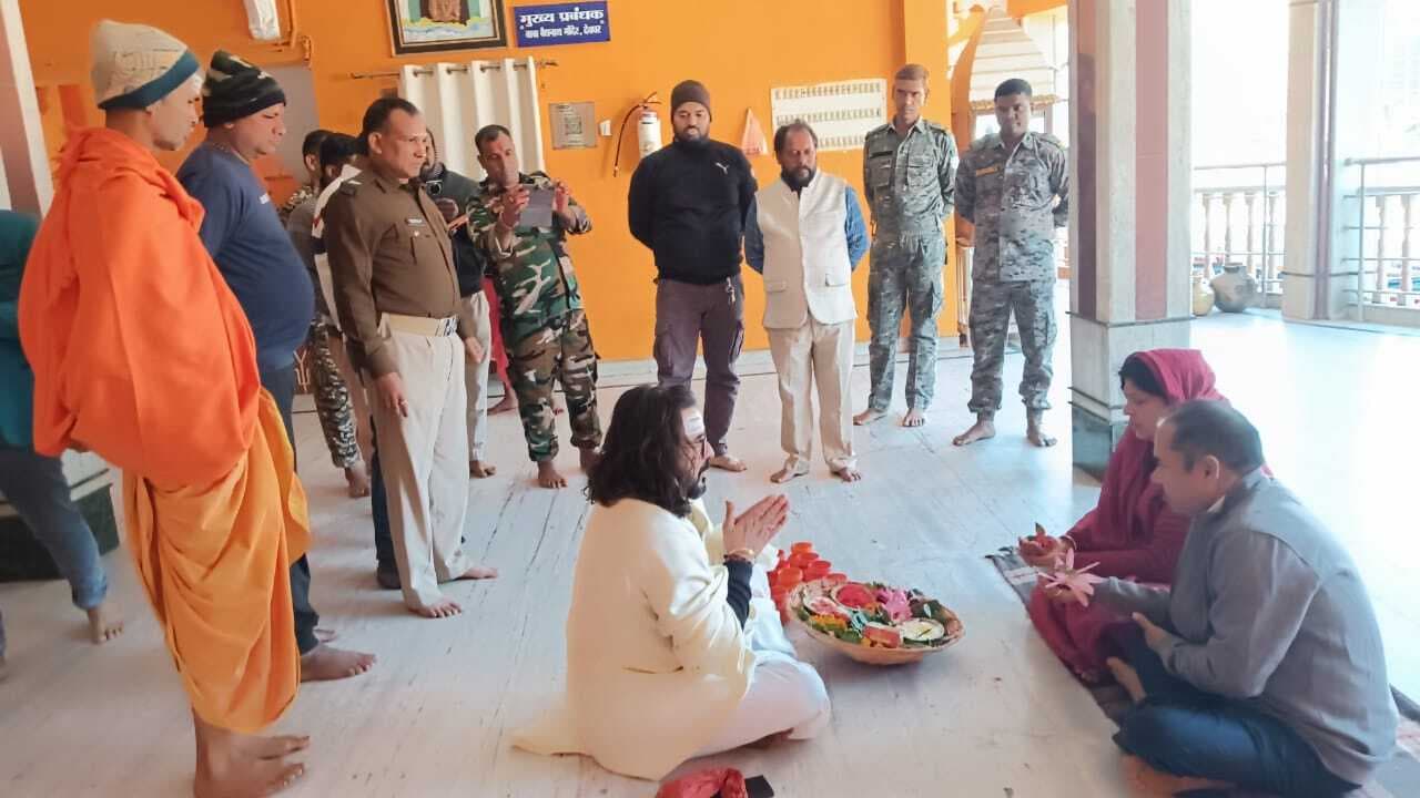 Deoghar news : कोडरमा विधायक ने बाबा मंदिर में की पूजा-अर्चना, महिलाओं की एकता पर दिया जोर