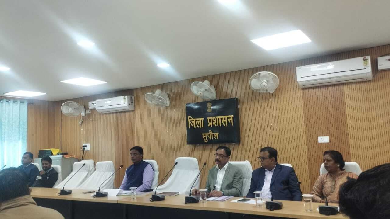 स्वास्थ्य विभाग की समीक्षा बैठक में आयुष्मान कार्ड बनाने की प्रगति पर हुई चर्चा