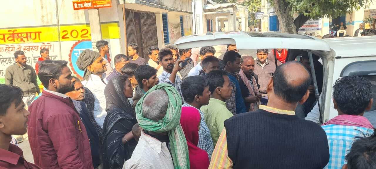 ट्रक से कुचलकर दो बाइक सवार युवकों की मौत