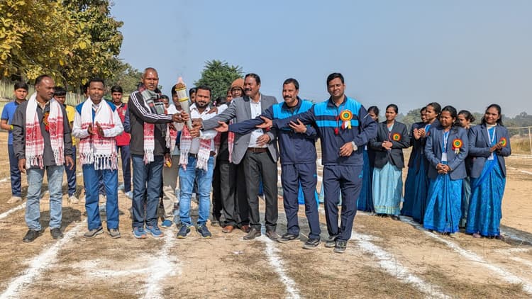 वार्षिक खेलकूद प्रतियोगिता में बेहतर करने वाले सम्मानित