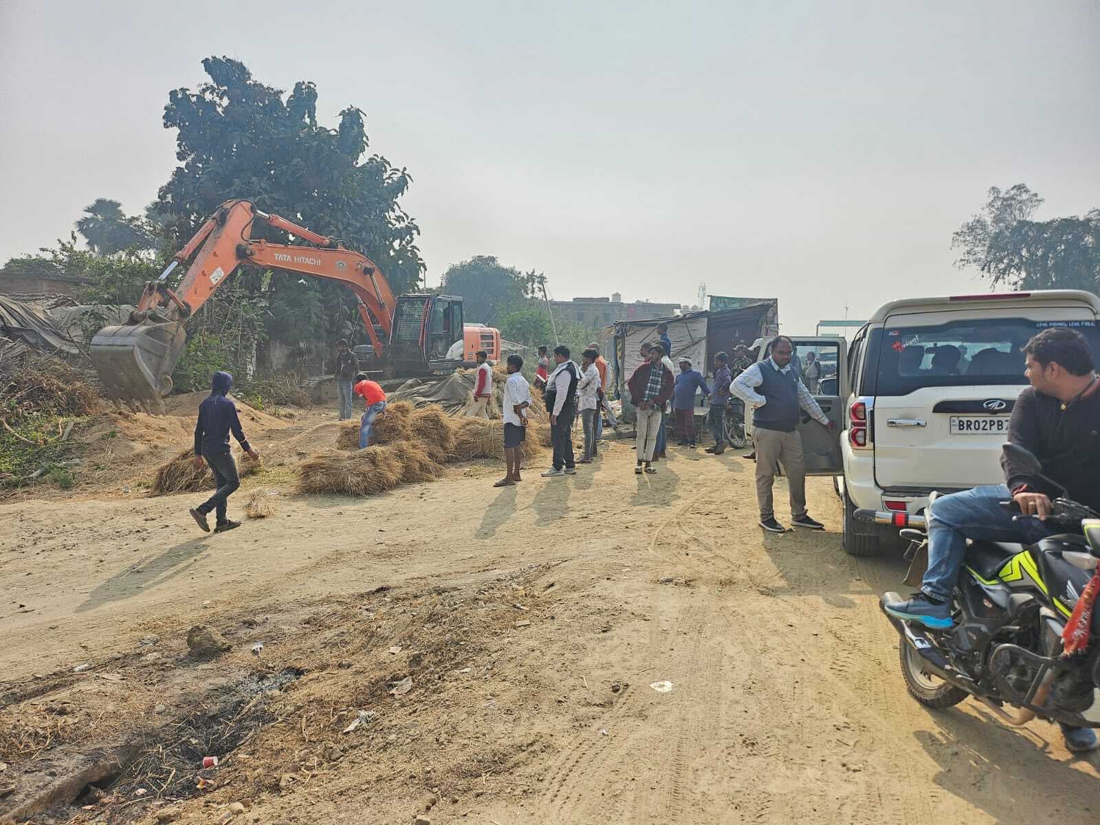 Gaya News : डोभी-गया सड़क निर्माण में गतिरोध समाप्त, हटाया गया अतिक्रमण