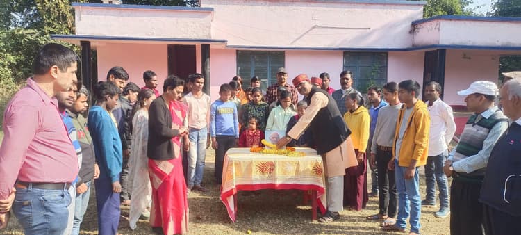 Deoghar news : स्वतंत्रता सेनानी सह शिक्षाविद् श्रीधर दुबे की 16वीं पुण्यतिथि मनायी