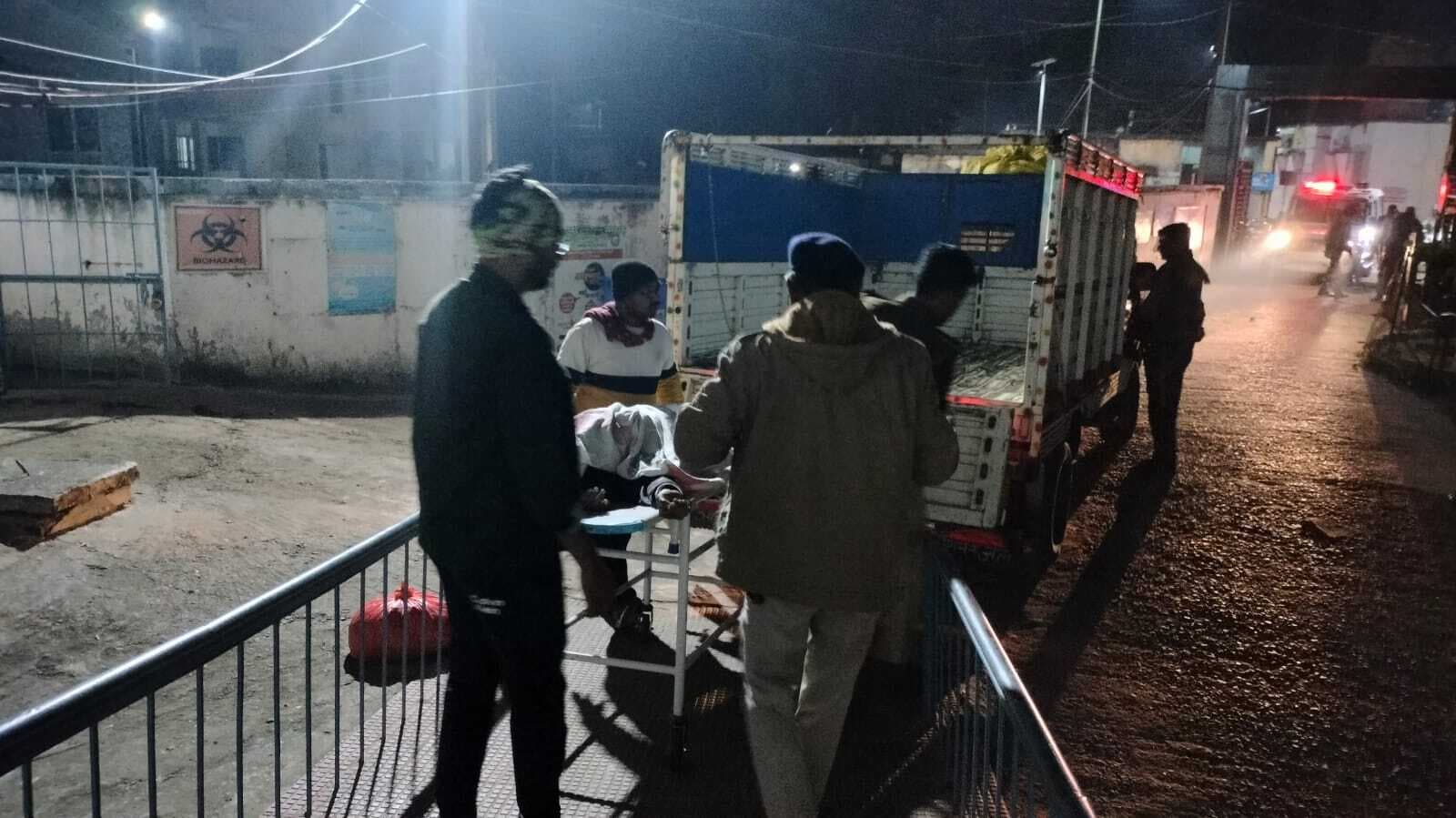 ट्रक और बाइक की आमने-सामने से टक्कर, दो लोगों की मौत