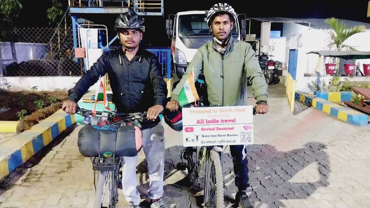 पौधरोपण को बढ़ावा देने निकले दो मित्र साइकिल से पहुंचे बौंसी