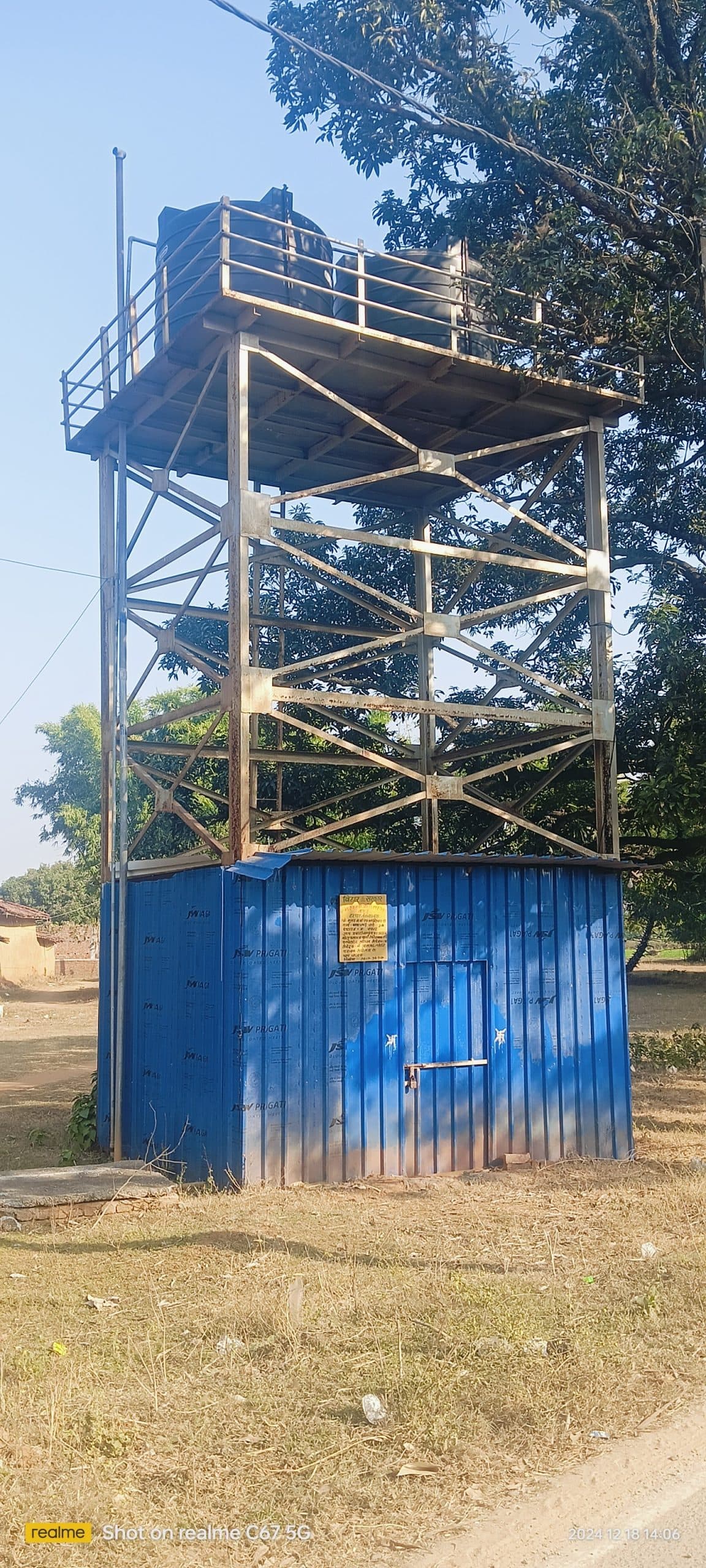 पाइप कटने के बाद ढाई साल से घरों में नहीं नहीं पहुंचा एक बूंद जल